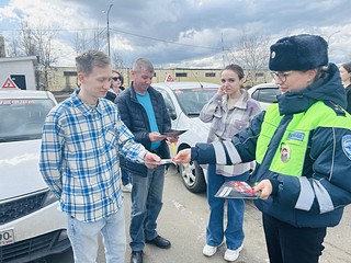 В рамках социального раунда «Один щелчок спасает жизнь» сотрудники Одинцовской Госавтоинспекции организовали и провели для слушателей автошколы мероприятие, направленное на повышение уровня дорожной грамотности будущих кандидатов в водители