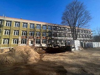 В посёлке Большие Вязёмы Одинцовского округа начались фасадные работы на здании Голицынской школы № 2