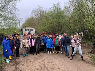 Звенигородские активисты 27 апреля, в день Всероссийского субботника, провели уборку территории рядом с домом известного русского (советского) художника-графика и акварелиста Николая Пискарёва