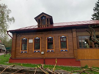 Звенигородские активисты 27 апреля, в день Всероссийского субботника, провели уборку территории рядом с домом известного русского (советского) художника-графика и акварелиста Николая Пискарёва