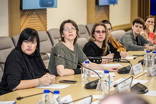 Глава Одинцовского округа обсудил с жителями микрорайона Новая Трёхгорка работу общественного транспорта, темы благоустройства и медобслуживания. Встреча проходила в администрации муниципалитета