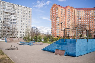Хоккейную коробку, скейт-площадку и арт-объект обновят в поселке Горки-10. Глава Одинцовского округа Андрей Иванов встретился с местными жителями, чтобы обсудить планы благоустройства территории