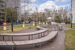 Хоккейную коробку, скейт-площадку и арт-объект обновят в поселке Горки-10. Глава Одинцовского округа Андрей Иванов встретился с местными жителями, чтобы обсудить планы благоустройства территории