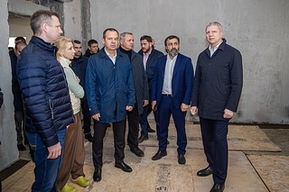 Глава Одинцовского городского округа Андрей Иванов проверил ход капитального ремонта звенигородской школы № 2 имени М. А. Пронина