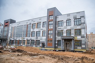 Депутат Госдумы Алла Полякова проверила ход строительства пристройки к Одинцовской школе № 8