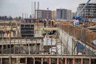 Андрей Иванов вместе с жителями заложил капсулу времени в основание новой школы на 1100 мест в ЖК «Рублевский Квартал»