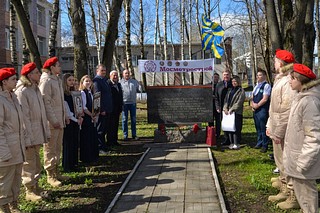 Ветераны Мосметростроя возложили цветы к памятному обелиску в Малых Вяземах Одинцовского округа