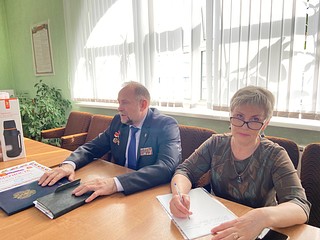 В преддверии Дня ветерана органов внутренних дел в УМВД России по Одинцовскому городскому округу состоялось заседание Совета ветеранов. Председатель Совета ветеранов подполковник милиции в отставке Александр Тарасов вручил ветеранам подарки, а также Благодарности от начальника УМВД России по Одинцовскому округу полковника полиции Игоря Лопатина за помощь в профессиональном, патриотическом и нравственном воспитании сотрудников Управления