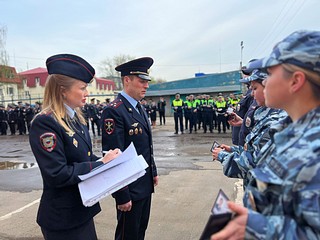 В УМВД России по Одинцовскому городскому округу был проведен строевой смотр личного состава при участии начальника УМВД России по Одинцовскому округу полковника полиции Игоря Лопатина, а также руководителей служб и подразделений