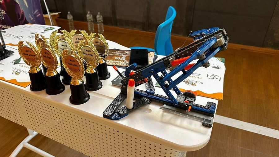В Одинцовском округе в образовательном центре «Багратион» прошли соревнования RoboSkill Cup по робототехнике и гонки дронов