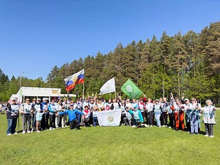 В Одинцовском парке культуры, спорта и отдыха прошёл фестиваль скандинавской ходьбы. Спортивное мероприятие было приурочено к празднованию Дня скандинавской ходьбы — 18 мая. Спортсмены из «Активного долголетия» преодолевали трассы различной сложности, наслаждаясь красотой природы