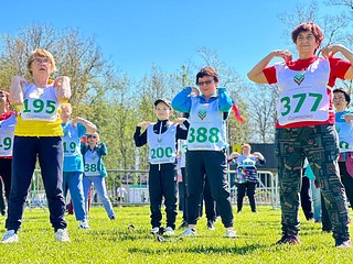 В Одинцовском парке культуры, спорта и отдыха прошёл фестиваль скандинавской ходьбы. Спортивное мероприятие было приурочено к празднованию Дня скандинавской ходьбы — 18 мая. Спортсмены из «Активного долголетия» преодолевали трассы различной сложности, наслаждаясь красотой природы