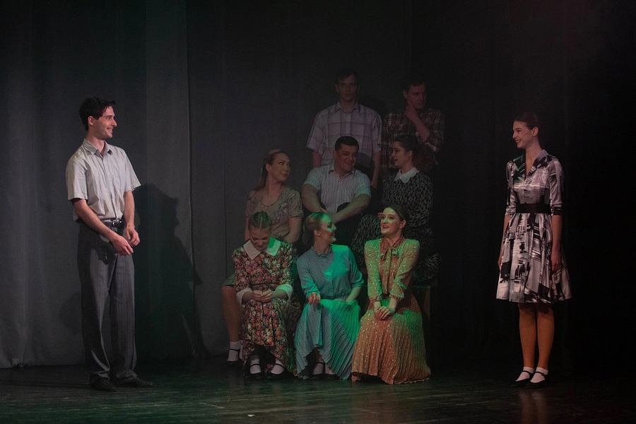 В Одинцовском округе 12 мая музыкально-драматический театр «Крылья» представил постановку «С любимыми не расставайтесь»