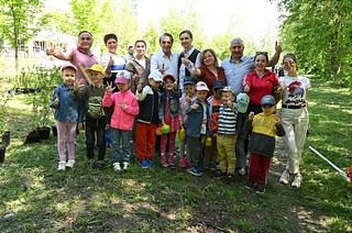 В Одинцовском округе на аллее «Маленькие герои большой войны» высадили 300 саженцев деревьев
