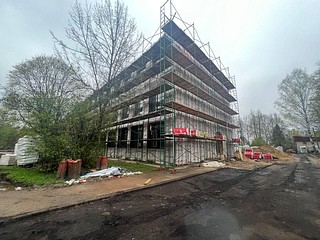 В рамках президентской программы по капитальному ремонту образовательных учреждений продолжается капитальный ремонт гимназии в рабочем поселке Большие Вяземы Одинцовского округа. Общая строительная готовность здания составляет 40%