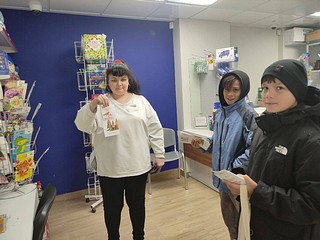 Школьное лесничество «Экологический патруль» Захаровской СОШ (общеобразовательного отделения «Шараповская школа») в целях снижения риска возникновения лесных пожаров распространили агитационно-противопожарный материал в рамках проведения информационной противопожарной кампании «Останови огонь!»