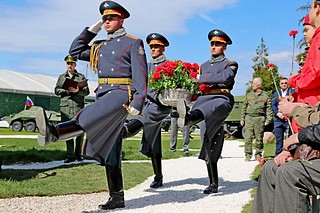 В парке «Патриот» Одинцовского округа состоялось торжественное открытие памятника письмоносице