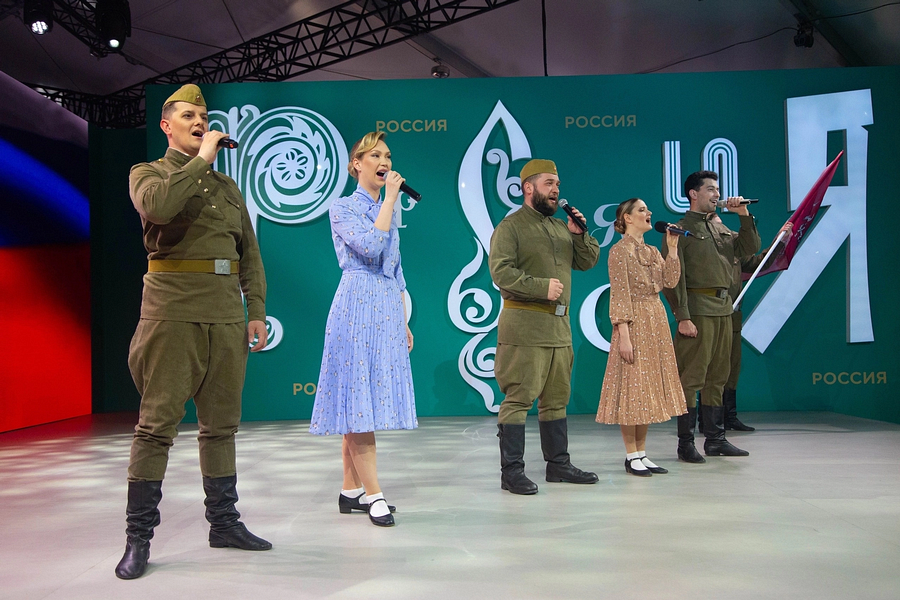 Молодежный театр «Крылья» выступил с фронтовым концертом на международной выставке-форуме «Россия» на ВДНХ