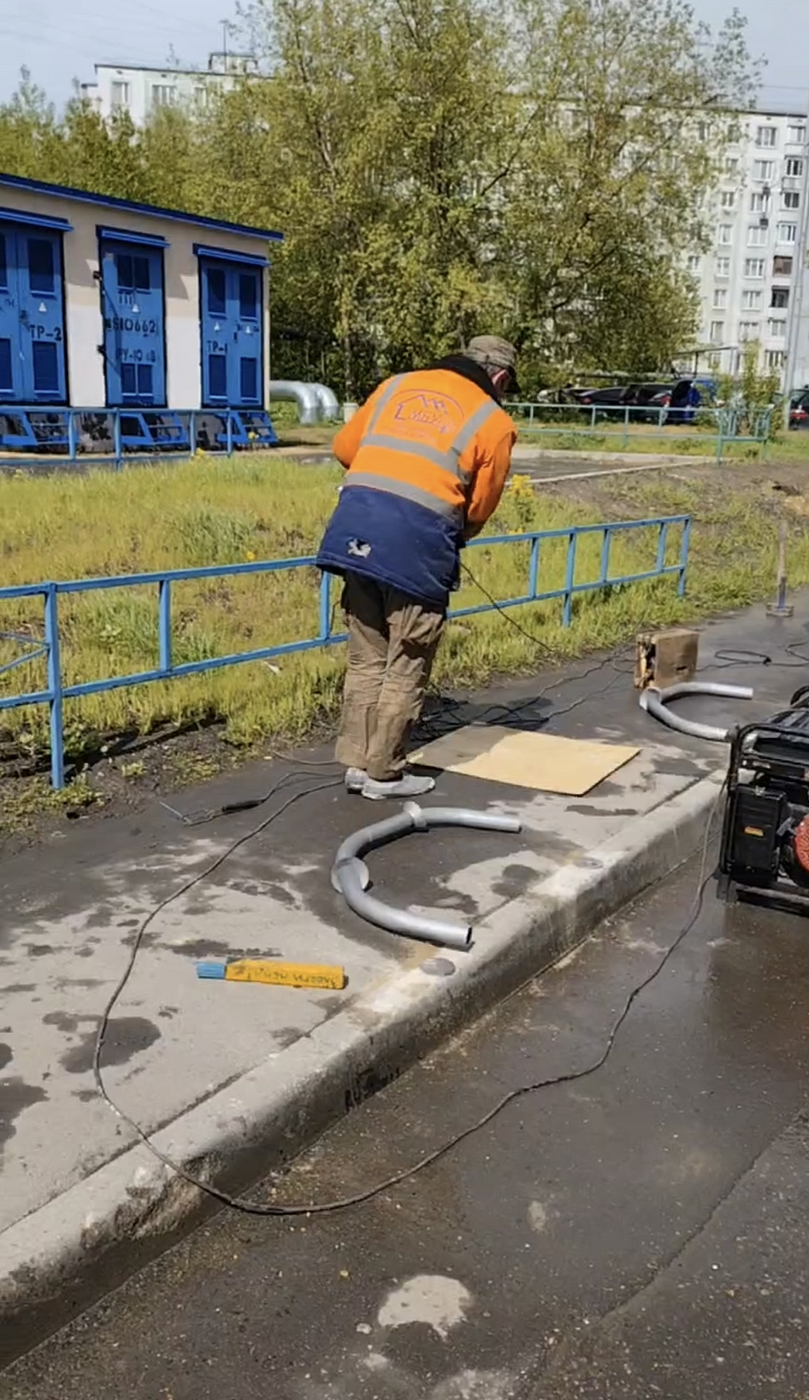 На улице Вокзальной в Одинцовском округе установили новые дорожные знаки и антипарковочные дуги