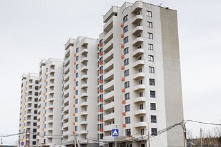 Продолжается строительство ЖК «Высокие Жаворонки» в Одинцовском округе. Девелопер проекта ГК «Гранель» ведет работы в корпусах № 10 и № 11. Об этом сообщает Министерство жилищной политики Московской области
