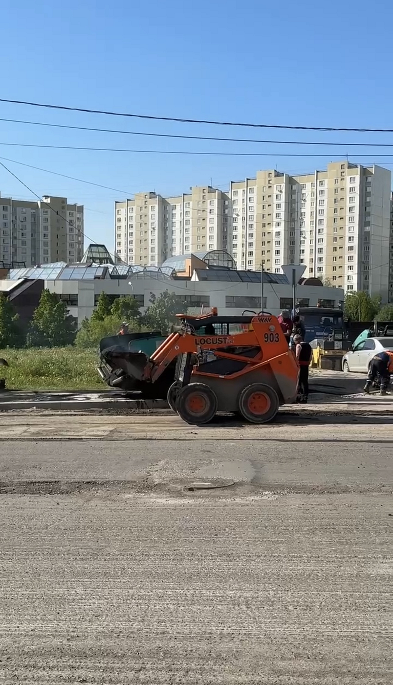 На тротуаре по улице Говорова в Одинцово начали укладывать асфальт