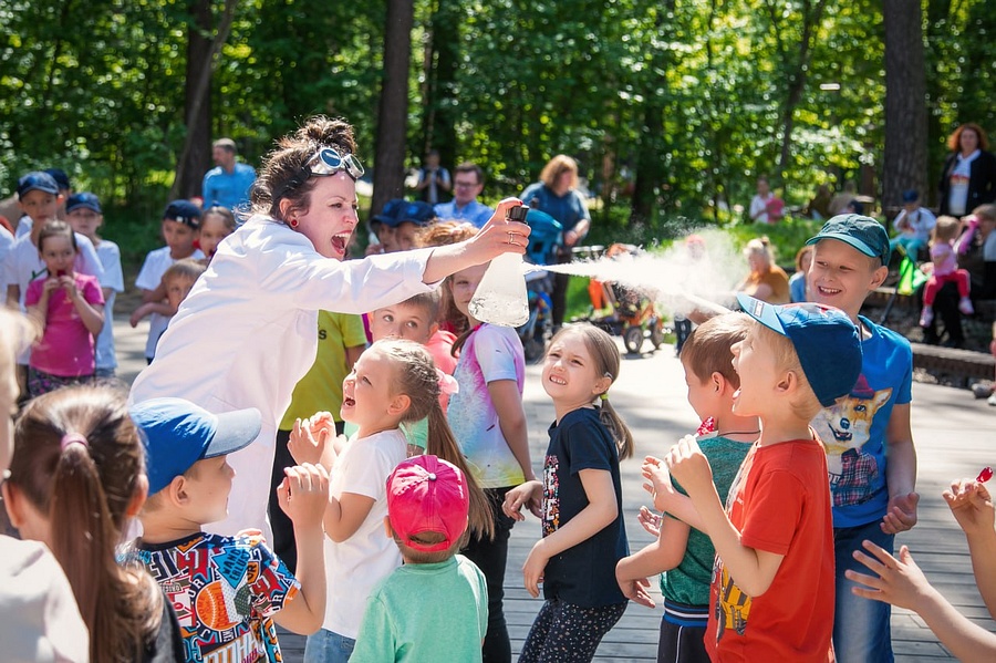 Красочные шоу в рамках мероприятия «Ярко в парках!» пройдут в парке «Раздолье» и Городском парке Звенигорода 25 мая