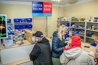 Глава Одинцовского округа Андрей Иванов вместе с жителями осмотрел отделение «Почты России», расположенное на первом этаже дома № 4 в поселке ВНИИССОК. В ближайшее время офис планируется обновить — отремонтировать кровлю и выполнить косметический ремонт внутренних помещений