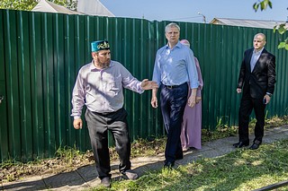 Глава Одинцовского округа Андрей Иванов осмотрел территорию мечети в Звенигороде и провел встречу с председателем религиозной организации «Умма исламия» Айдаром Валиулиным