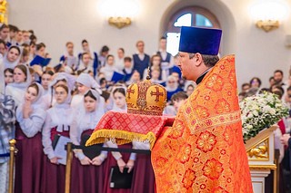 В воскресенье, 19 мая, в Неделю 3-ю по Пасхе, в Георгиевском соборе в Одинцово Божественную литургию совершил Патриарх Московский и всея Руси Кирилл. Его Святейшеству сослужили митрополит Крутицкий и Коломенский Павел, Патриарший наместник Московской митрополии; архиепископ Одинцовский и Красногорский Фома; епископ Балашихинский и Орехово-Зуевский Николай и другие представители духовенства. На богослужении присутствовал глава Одинцовского городского округа Андрей Иванов