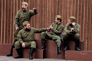 Фронтовая агитбригада «За нами Москва», в которую входят артисты ММДТ «Крылья» Театрального центра «Жаворонки», при поддержке Комитета по культуре Одинцовского округа выступит с концертами с 7 по 9 мая