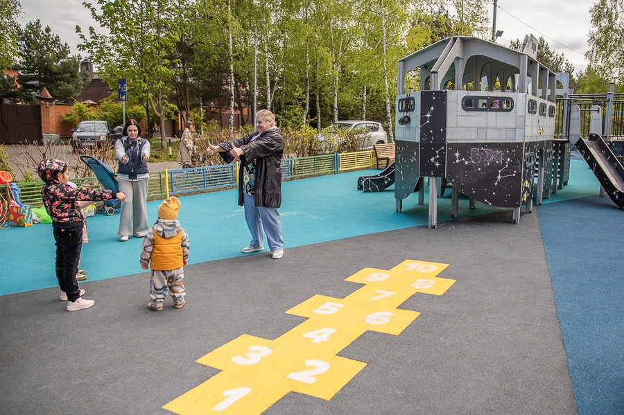 VLR s, Новую детскую площадку в деревне Шульгино осмотрел глава Одинцовского округа