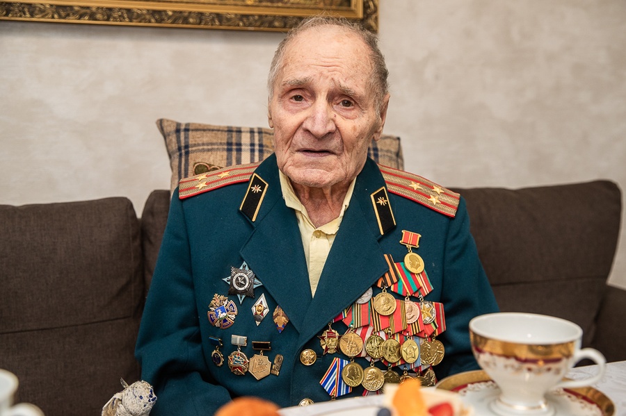 VLR s 2, Участника Великой Отечественной войны Анатолия Олейниченко поздравил с 9 мая Андрей Иванов