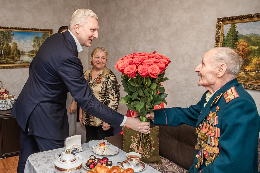 VLR s, Участника Великой Отечественной войны Анатолия Олейниченко поздравил с 9 мая Андрей Иванов