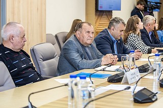 Глава Одинцовского округа Андрей Иванов провел рабочее совещание с активными жителями Кубинки. На встрече обсудили исполнение поручений в сфере образования, жилищно-коммунального хозяйства, благоустройства и других
