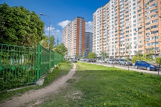 Глава Одинцовского округа Андрей Иванов провел велоинспекцию 5-го микрорайона города Одинцово — вместе с жителями города и профильными заместителями. Участники объезда проверили содержание зоны барбекю и ход дорожных работ на улице Говорова, детскую игровую площадку на бульваре Маршала Крылова, содержание стадиона Гимназии № 14 после зимнего периода, запаркованность проезжей части у здания кафе «Ковчег», а также место под размещение «народной тропы» возле «Одинцовской лингвистической гимназии»