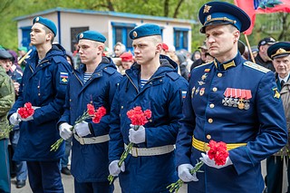 В День Победы в Одинцово открыли мемориальную доску в память об участнике специальной военной операции, гвардии подполковнике Вячеславе Опольском. Российский офицер героически погиб при выполнении боевой задачи на Херсонском направлении 12 мая 2023 года. Глава Одинцовского округа Андрей Иванов подчеркнул, что открытие памятной доски символично прошло 9 мая, в День Великой Победы