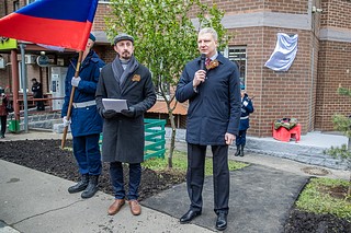 В День Победы в Одинцово открыли мемориальную доску в память об участнике специальной военной операции, гвардии подполковнике Вячеславе Опольском. Российский офицер героически погиб при выполнении боевой задачи на Херсонском направлении 12 мая 2023 года. Глава Одинцовского округа Андрей Иванов подчеркнул, что открытие памятной доски символично прошло 9 мая, в День Великой Победы