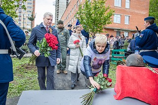 В День Победы в Одинцово открыли мемориальную доску в память об участнике специальной военной операции, гвардии подполковнике Вячеславе Опольском. Российский офицер героически погиб при выполнении боевой задачи на Херсонском направлении 12 мая 2023 года. Глава Одинцовского округа Андрей Иванов подчеркнул, что открытие памятной доски символично прошло 9 мая, в День Великой Победы