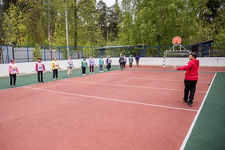 В поселке дома отдыха «Огарёво» обновили хоккейную площадку: на объекте заменили резиновое покрытие, нанесли разметку и установили новое спортивное оборудование. Все работы выполнялись из внебюджетных источников. Качество модернизации проверил глава Одинцовского городского округа Андрей Иванов