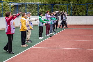 В поселке дома отдыха «Огарёво» обновили хоккейную площадку: на объекте заменили резиновое покрытие, нанесли разметку и установили новое спортивное оборудование. Все работы выполнялись из внебюджетных источников. Качество модернизации проверил глава Одинцовского городского округа Андрей Иванов