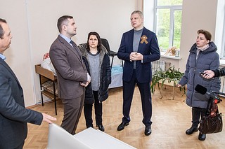 Глава Одинцовского округа Андрей Иванов вместе с жителями осмотрел Грибовский фельдшерско-акушерский пункт в поселке ВНИИССОК