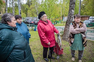 В поселке дома отдыха «Огарёво» обновили хоккейную площадку: на объекте заменили резиновое покрытие, нанесли разметку и установили новое спортивное оборудование. Все работы выполнялись из внебюджетных источников. Качество модернизации проверил глава Одинцовского городского округа Андрей Иванов