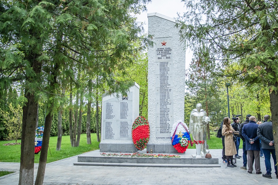 VLR s, Работы по озеленению завершены в сквере у памятника-обелиска погибшим землякам в деревне Жуковка