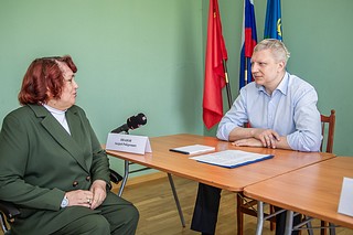 В формате «Выездной администрации» глава Одинцовского округа Андрей Иванов и профильные заместители провели личный прием в поселке Часцы — на площадке Культурно-досугового центра «Часцовский»