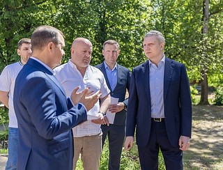 Глава Одинцовского округа Андрей Иванов проверил ход капитального ремонта здания детского сада № 65 — дошкольного отделения Одинцовской СОШ № 9 им. М. И. Неделина