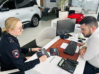 Очередной социальный раунд «Некуда спешить» одинцовские госавтоинспекторы провели в автосалоне