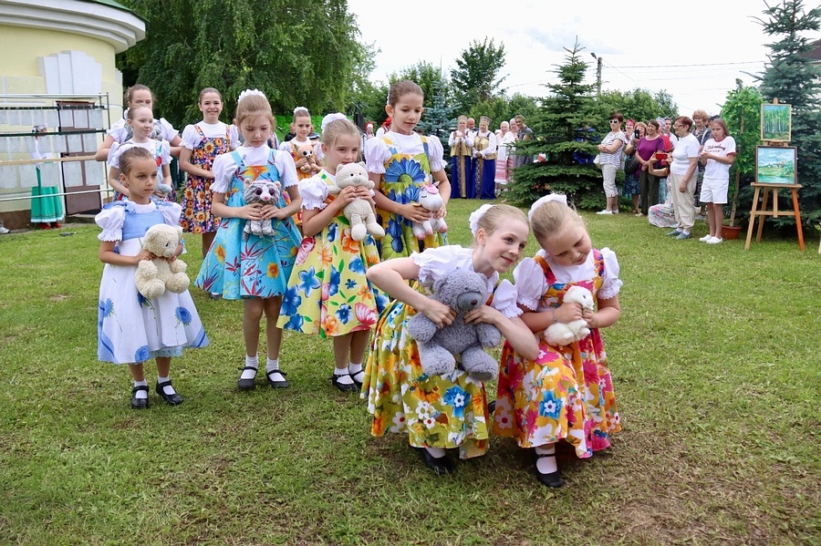 В Одинцовском округе прошли праздничные Троицкие гуляния, В Одинцовском округе прошли праздничные Троицкие гуляния