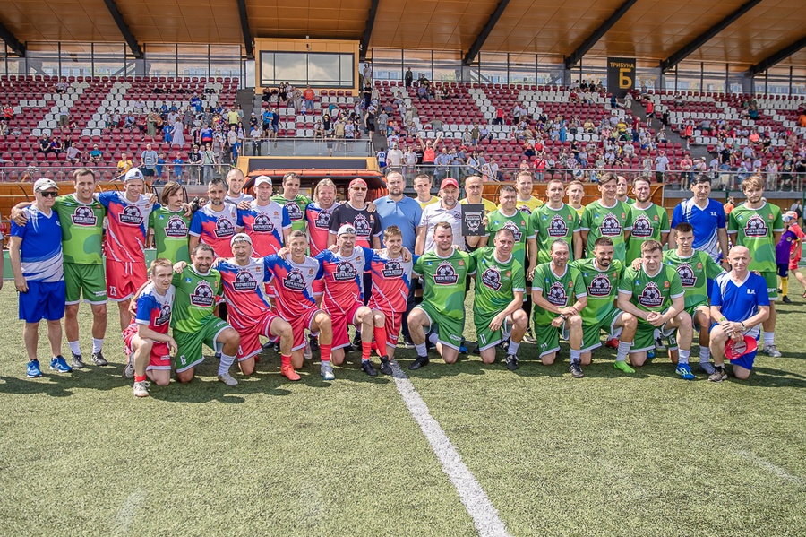 Легенды российского футбола сыграли с командой Одинцовского округа на стадионе «Центральный»