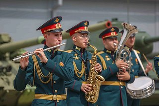 В Центральном парке «Патриот» отметили День России. Для посетителей были организованы интерактивные выставки формы и оружия XX-XXI веков, расчетов минно-розыскной службы инженерных войск