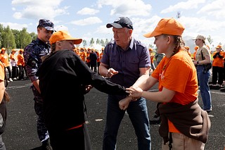 В рамках ведомственной акции «Каникулы с Росгвардией» Одинцовские росгвардейцы побывали в гостях в «Лагере настоящих героев» на базе Центрального военно-патриотического парка культуры и отдыха Вооруженных Сил Российской Федерации «Патриот». Акция проводится в течение летних школьных каникул в местах организованного детского отдыха, в летних лагерях